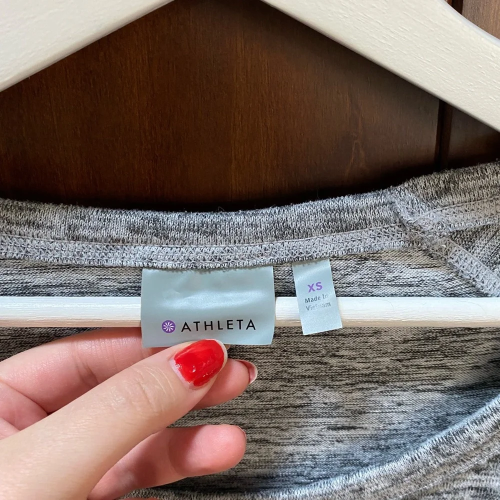 ATHLETA No Sweatin' It Sharkbite Top in Gray Heather (Size:XS)
